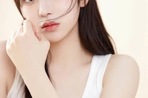 娱乐圈最新八卦揭秘：李庚希影帝加冕黄圣依回暖两岸明星风波再起！